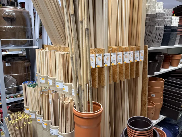 Dřevěné lišty, hranoly a tyče
