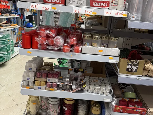 Svíčky, kahance a hřbitovní lampy