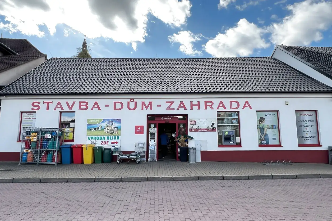 Prodejna Stavebniny Oslavany na náměstí v Oslavanech